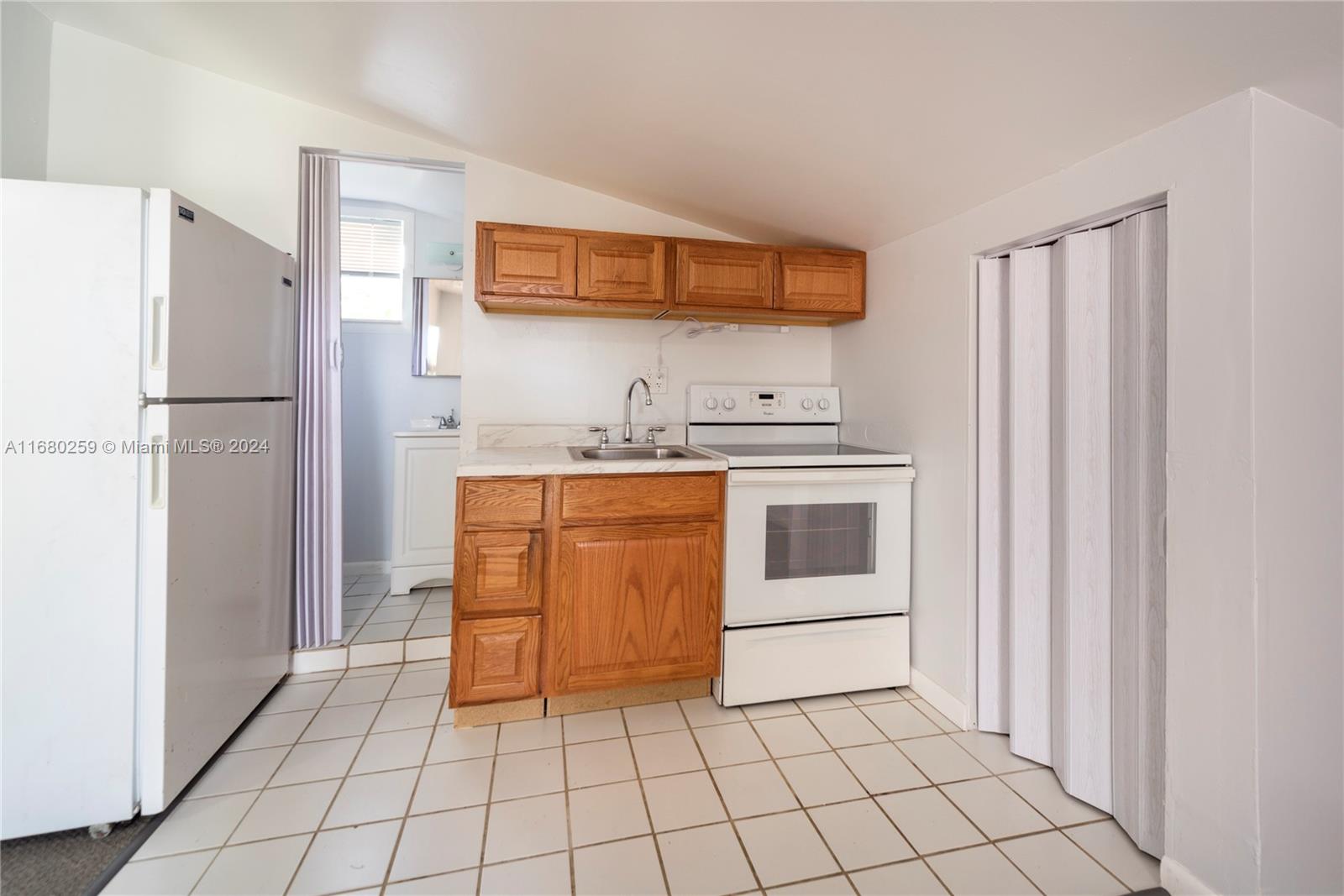 BROADVIEW COUNTRY CLUB ES - Residential Lease
