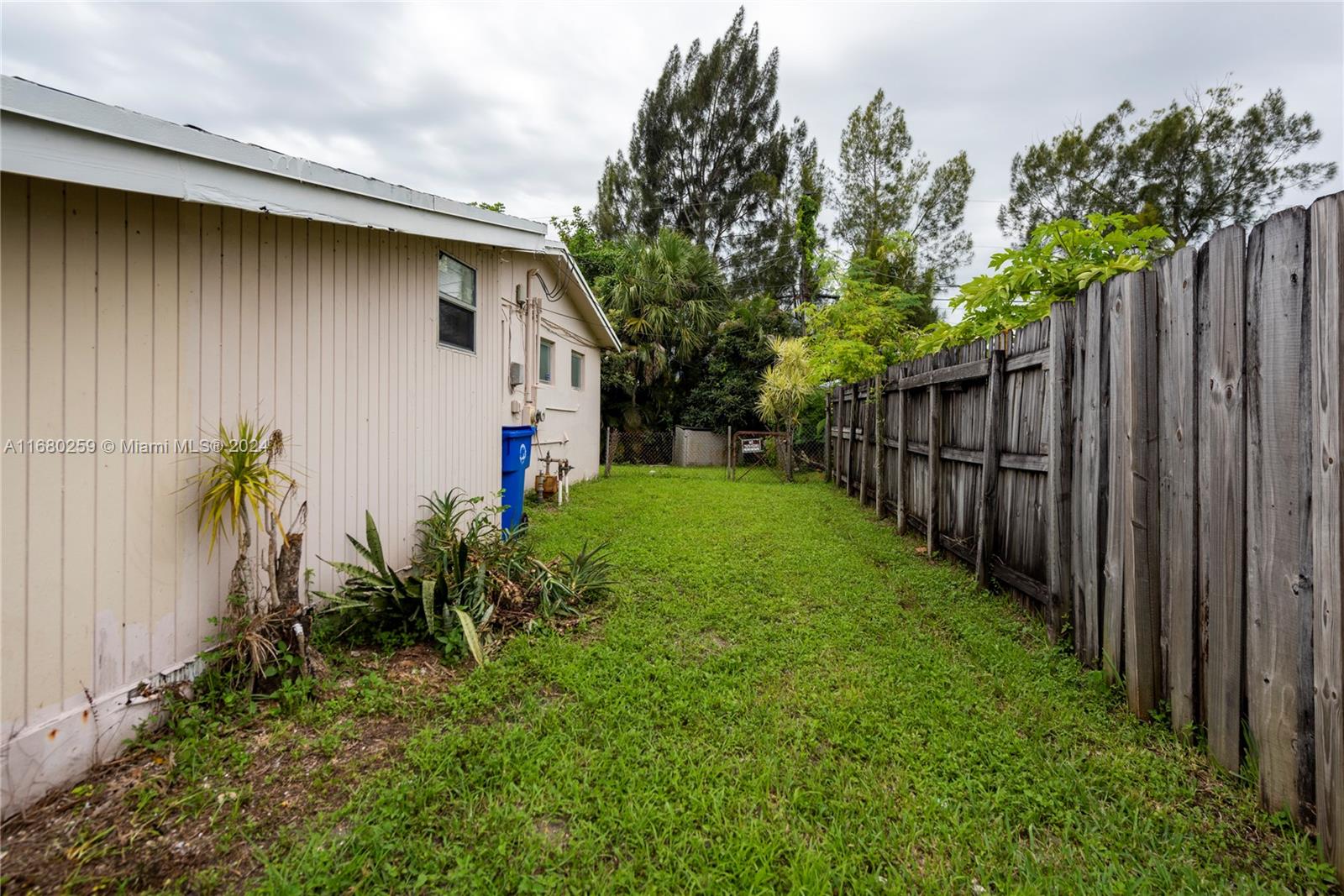 BROADVIEW COUNTRY CLUB ES - Residential Lease
