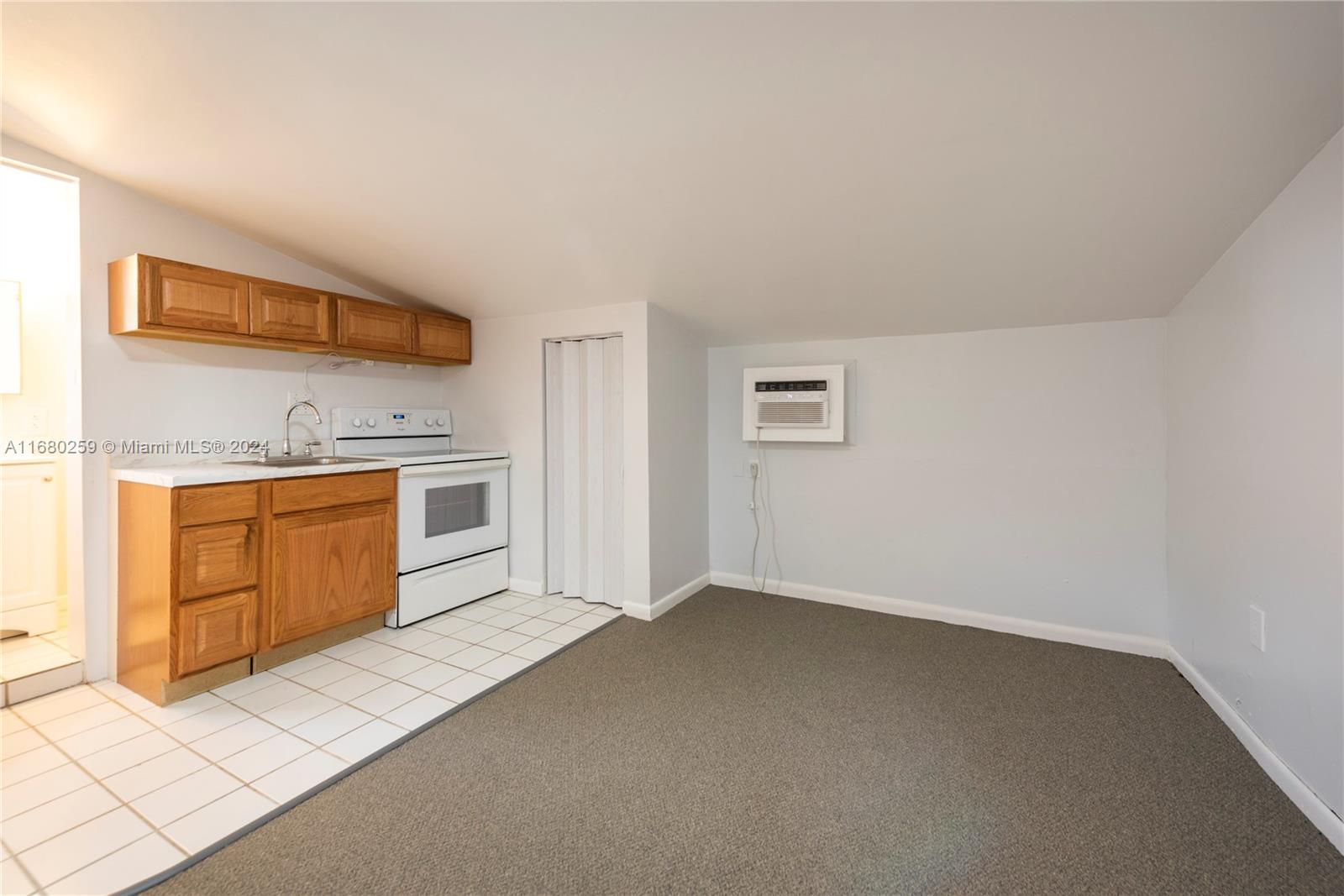 BROADVIEW COUNTRY CLUB ES - Residential Lease