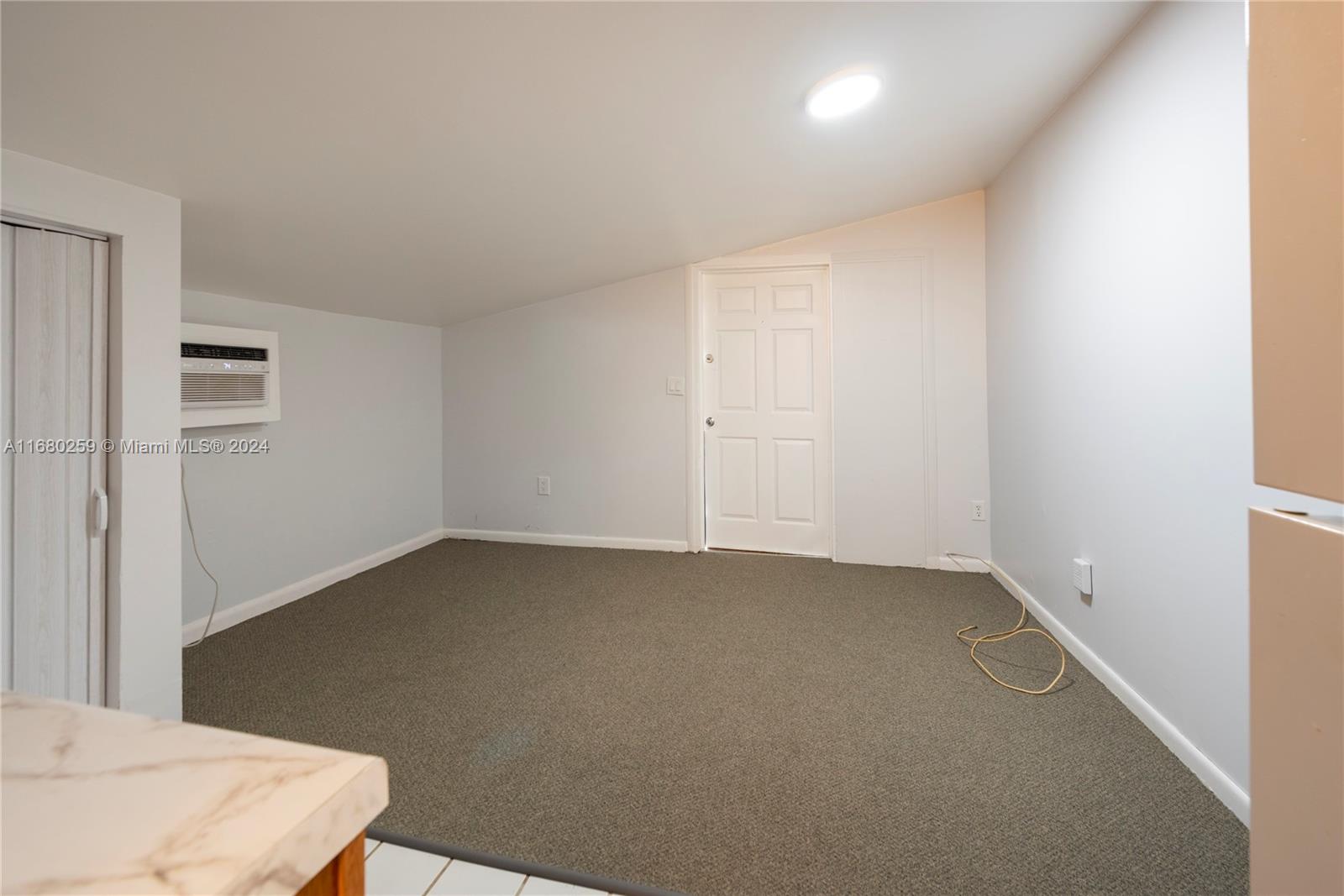 BROADVIEW COUNTRY CLUB ES - Residential Lease