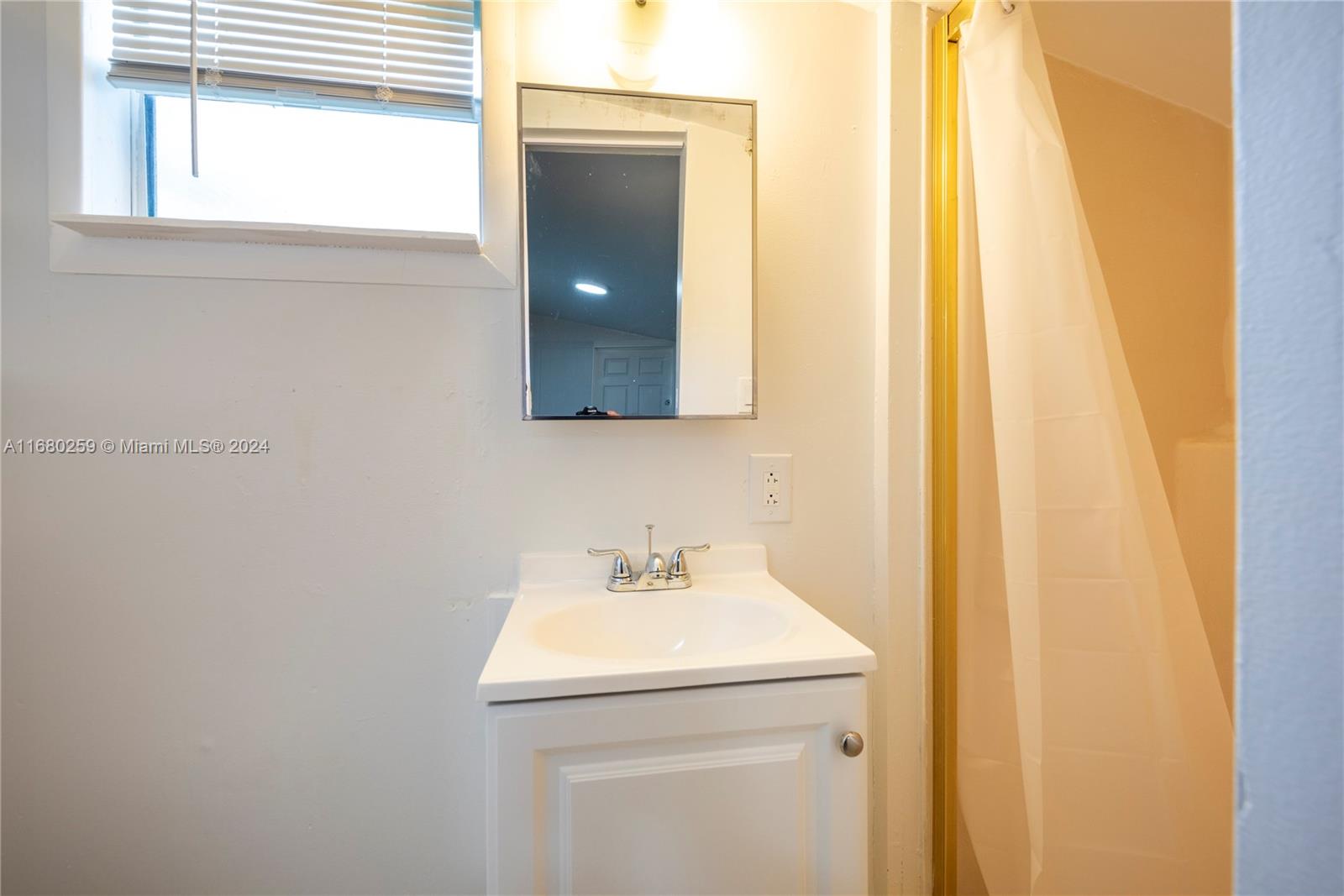 BROADVIEW COUNTRY CLUB ES - Residential Lease