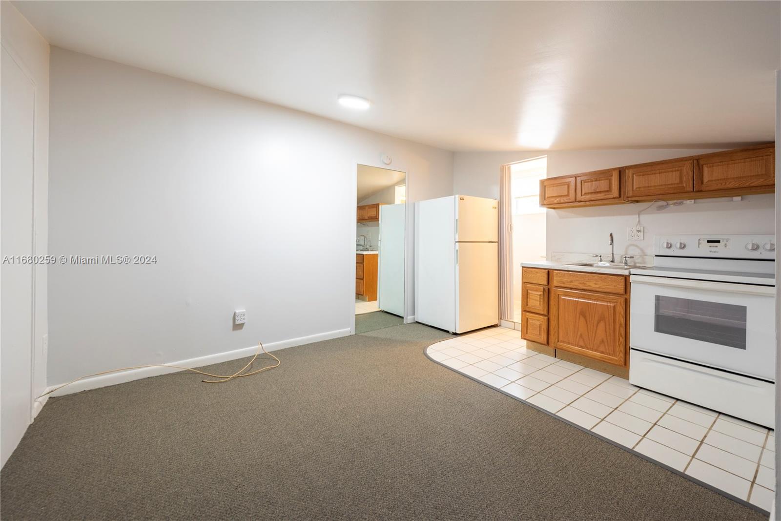 BROADVIEW COUNTRY CLUB ES - Residential Lease