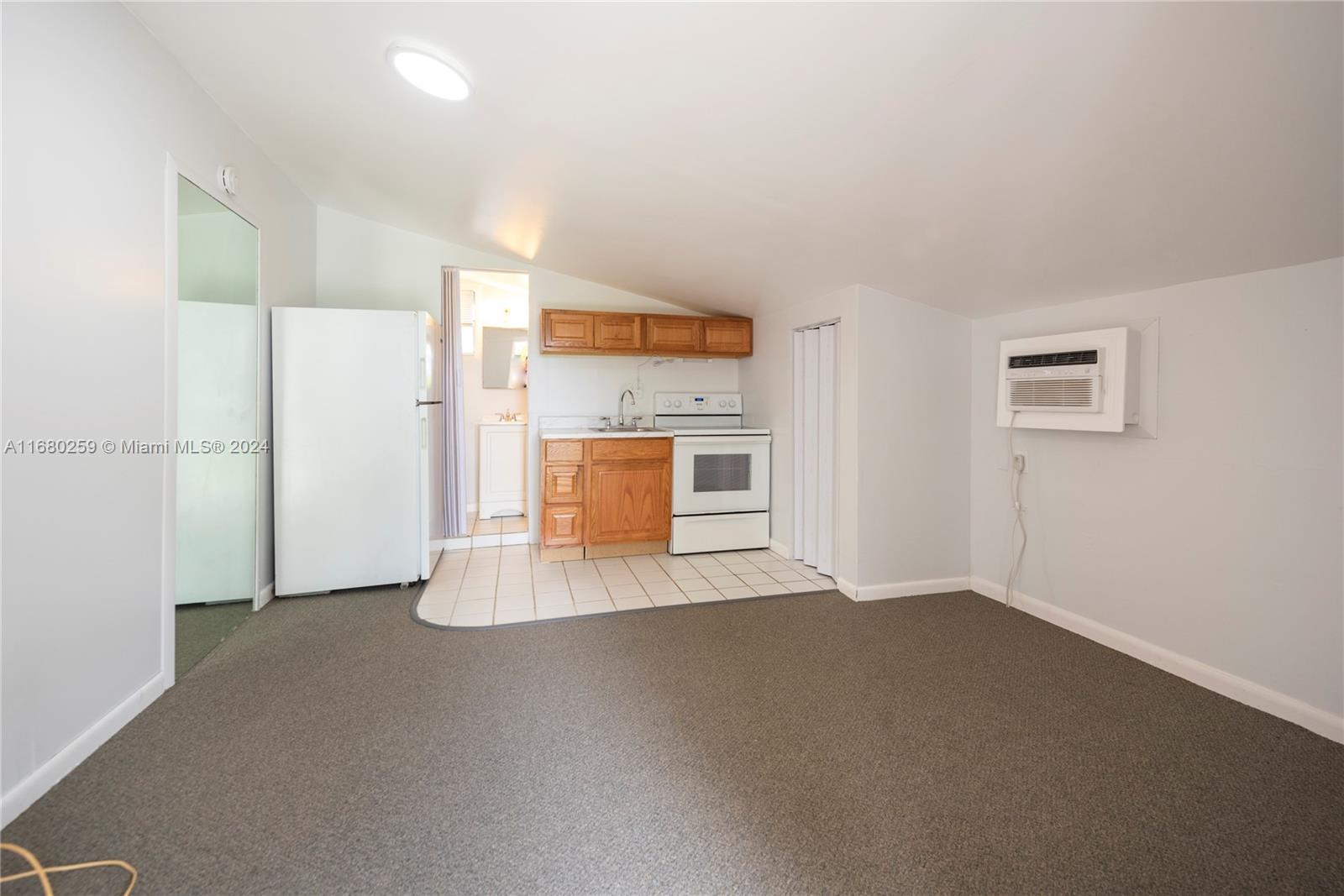 BROADVIEW COUNTRY CLUB ES - Residential Lease