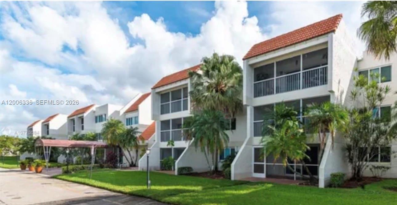 RACQUET CLUB APTS - Residential