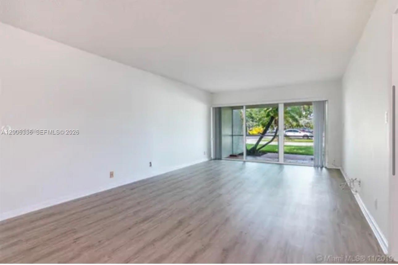 RACQUET CLUB APTS - Residential