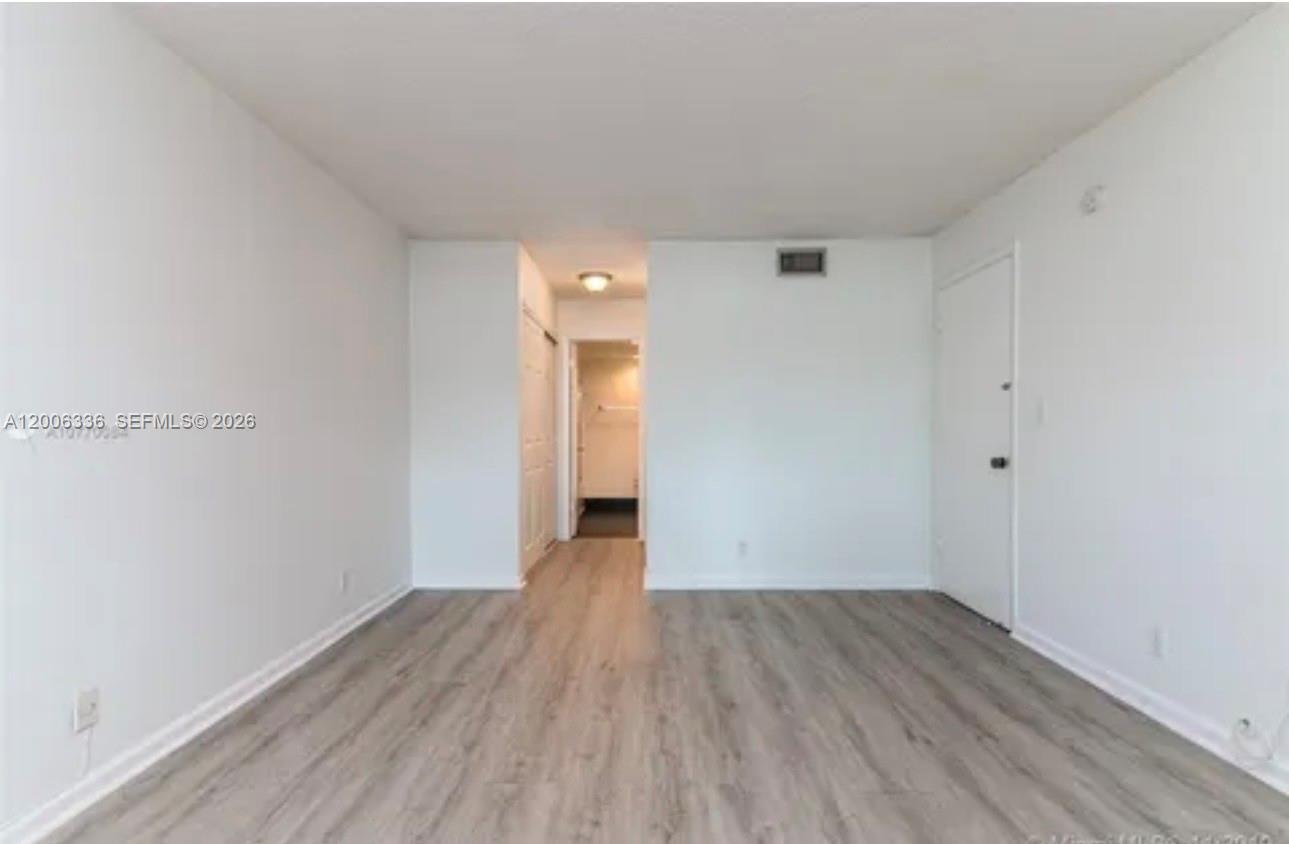 RACQUET CLUB APTS - Residential