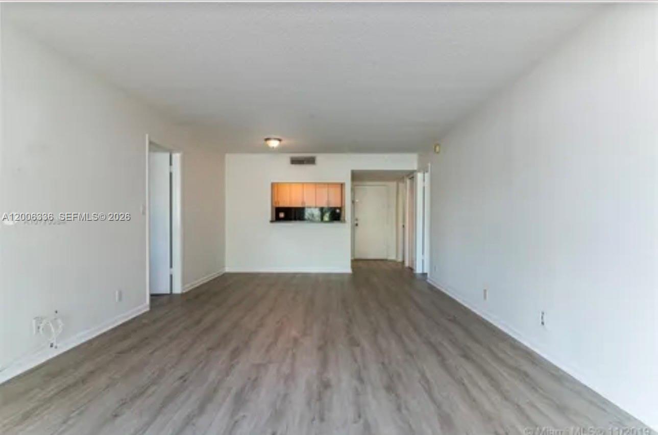 RACQUET CLUB APTS - Residential