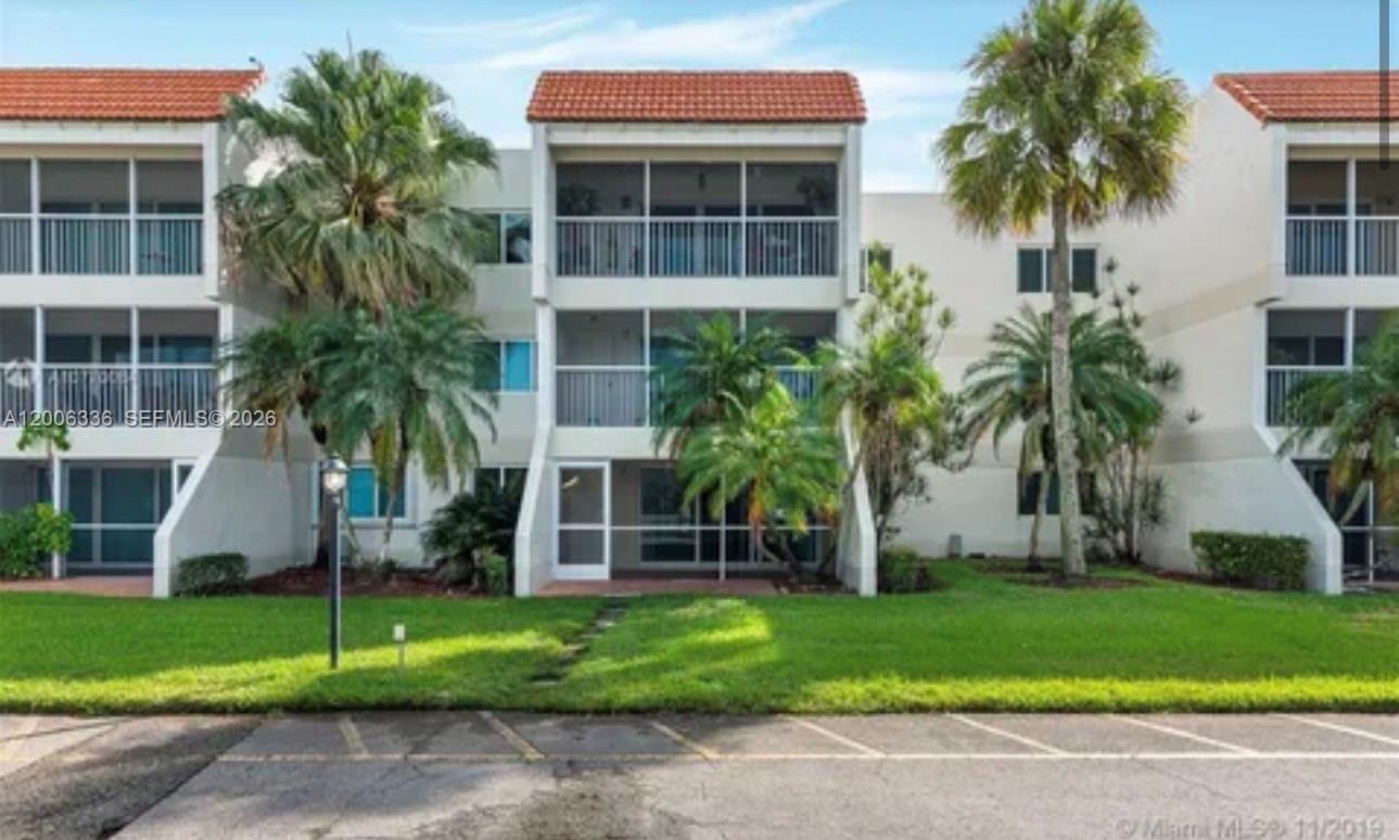 RACQUET CLUB APTS - Residential