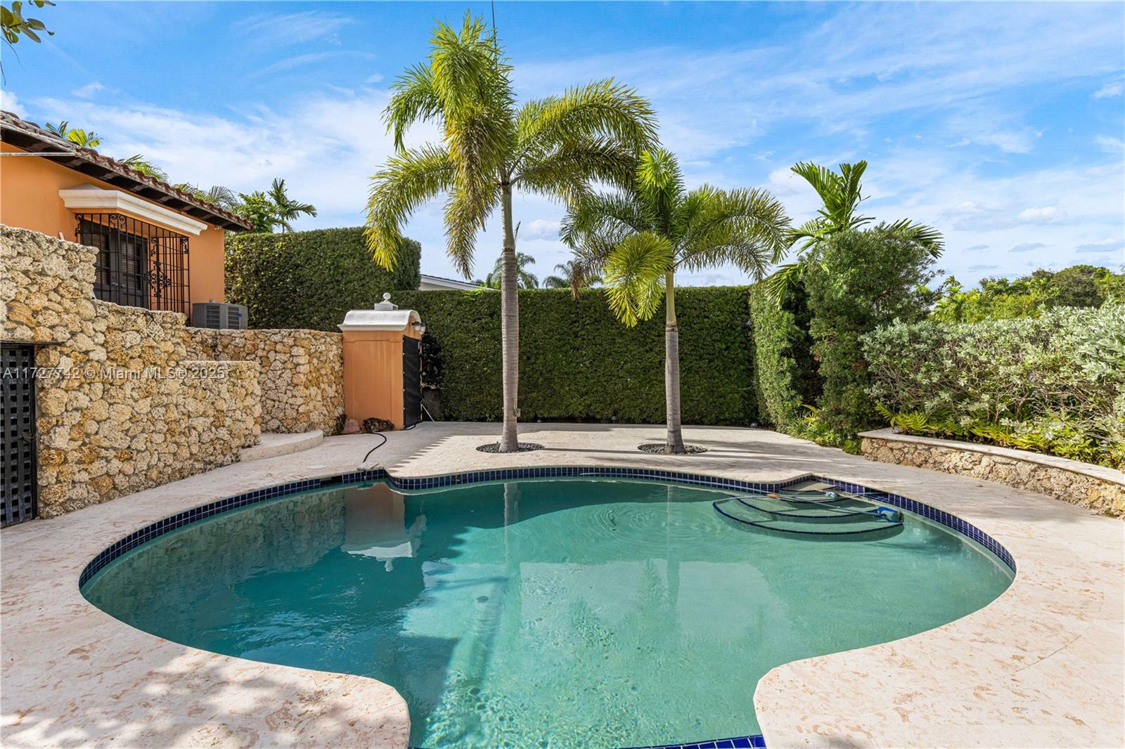 CORAL GABLES RIVIERA SEC - Residential
