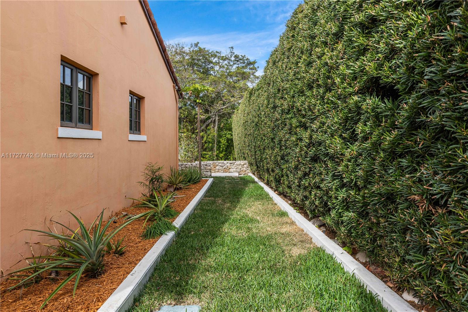 CORAL GABLES RIVIERA SEC - Residential