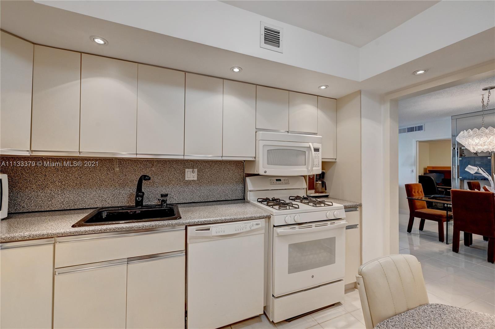 PARKER PLAZA ESTATES COND - Residential