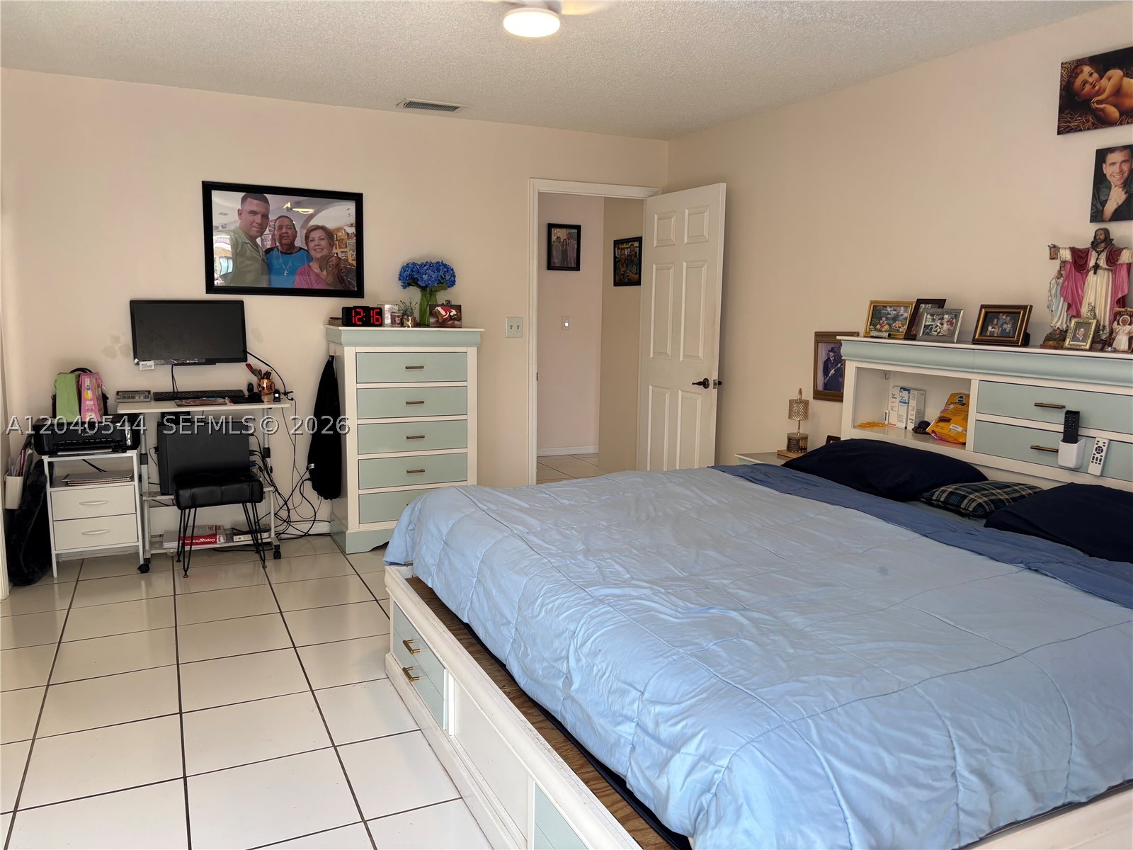 COUNTRY LAKE PARK - Residential