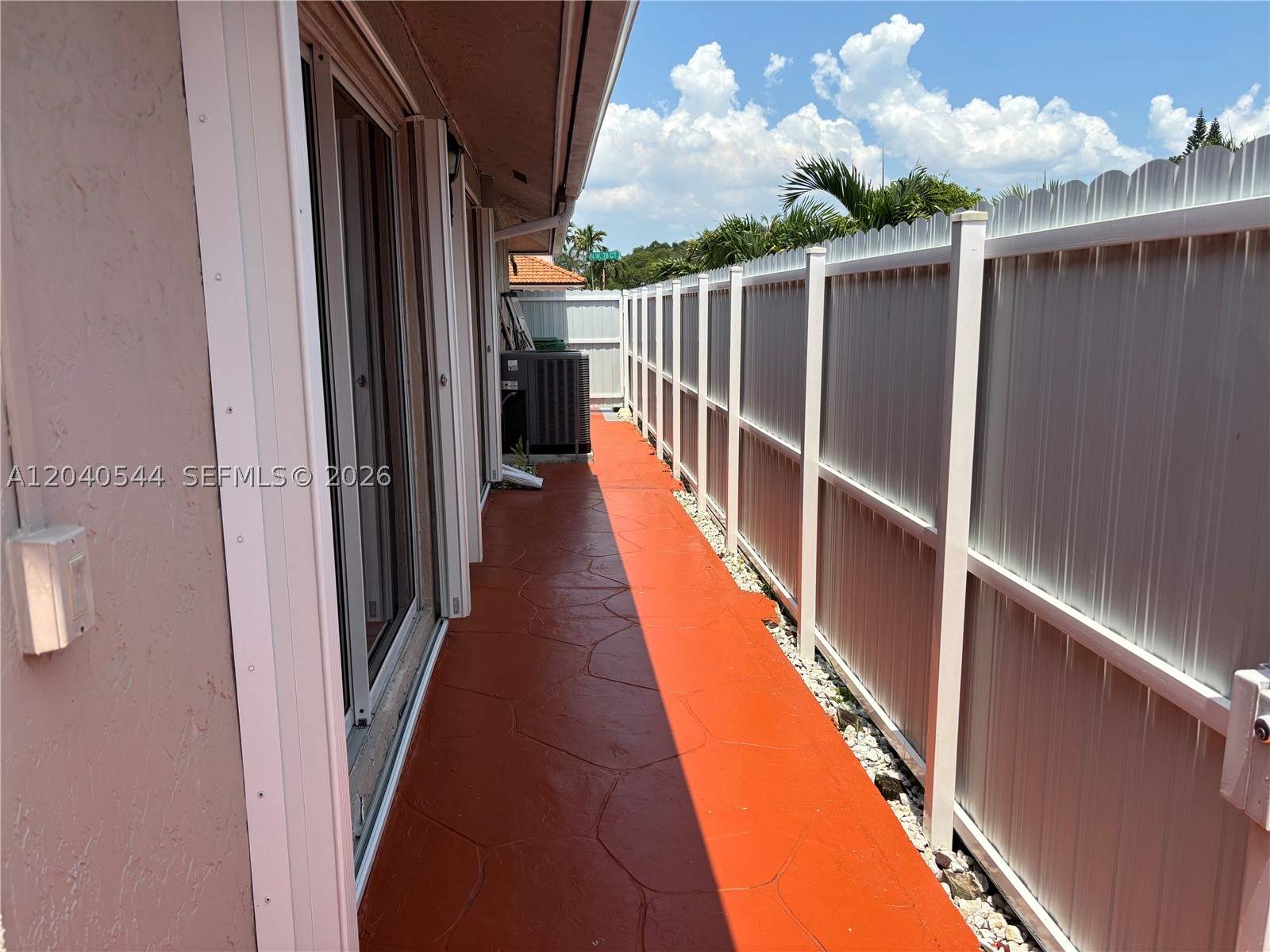COUNTRY LAKE PARK - Residential
