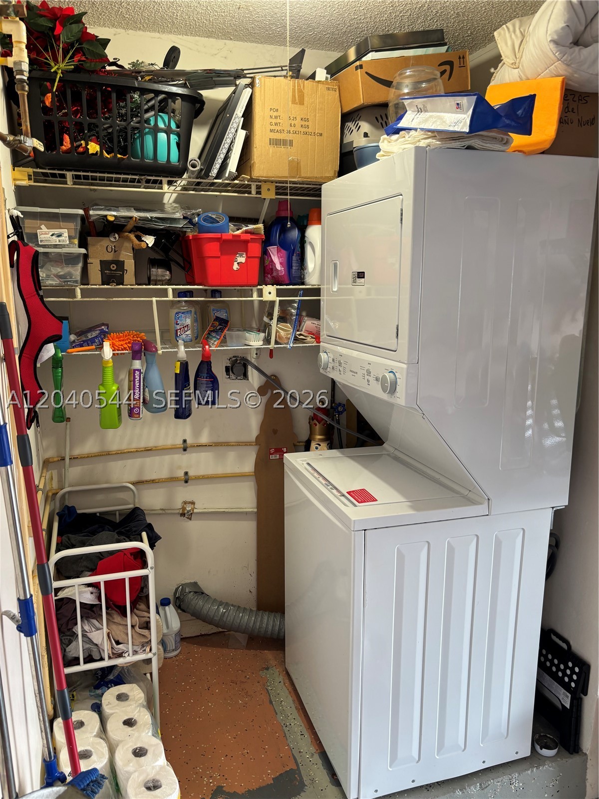 COUNTRY LAKE PARK - Residential