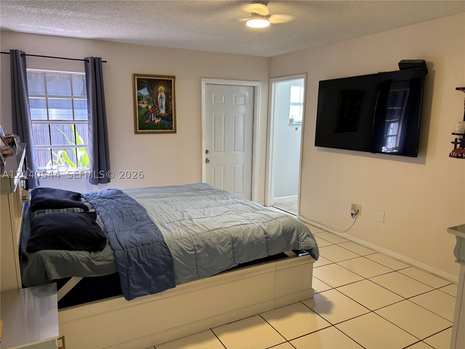 COUNTRY LAKE PARK - Residential