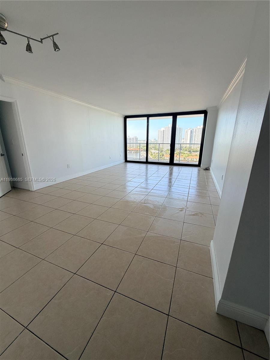 FLAMENCO CONDO TOWER I - Residential