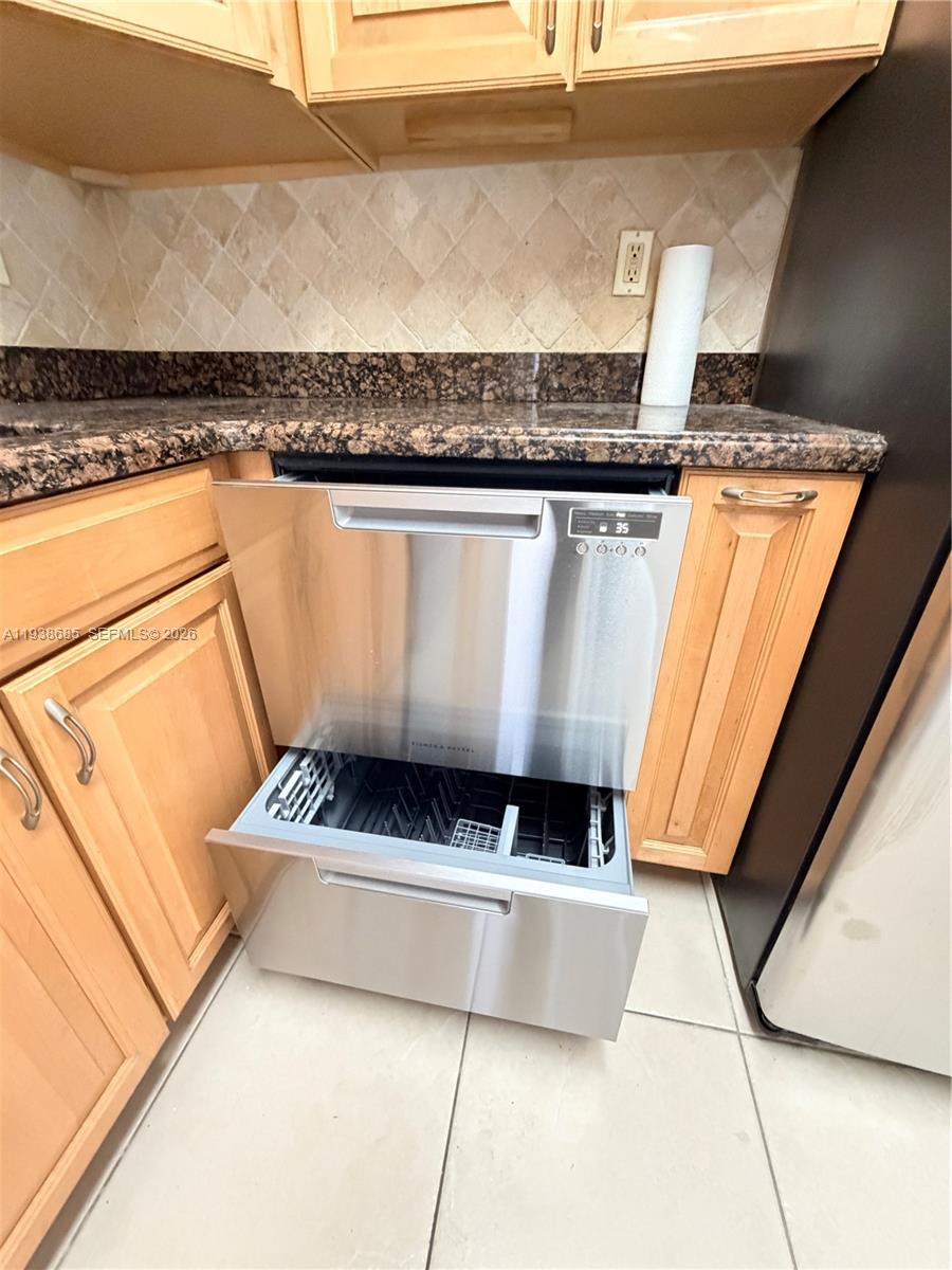 FLAMENCO CONDO TOWER I - Residential