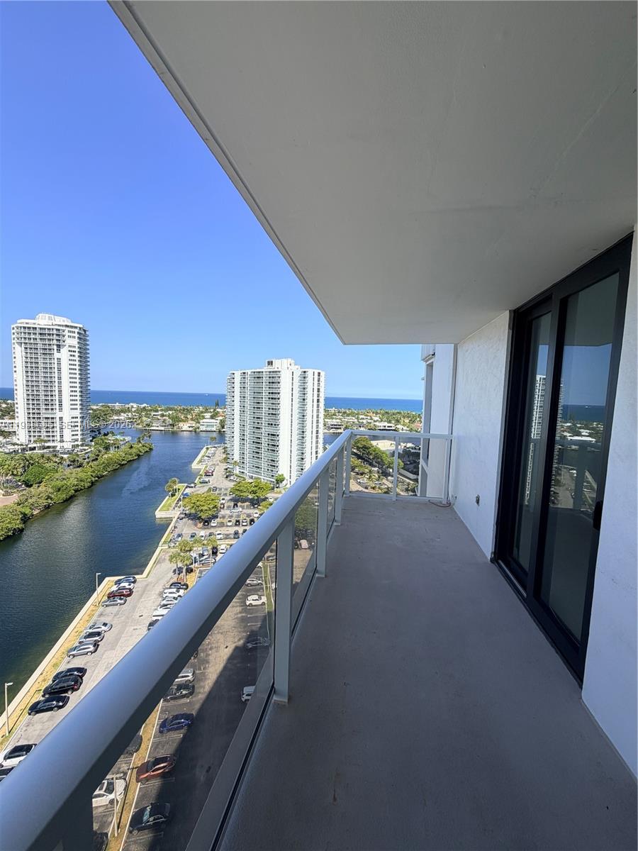 FLAMENCO CONDO TOWER I - Residential