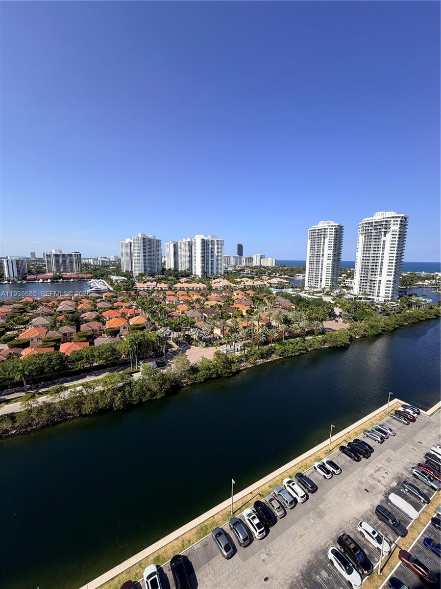 FLAMENCO CONDO TOWER I - Residential