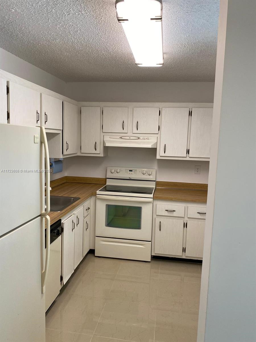 COURTYARDS OF BROWARD CON - Residential