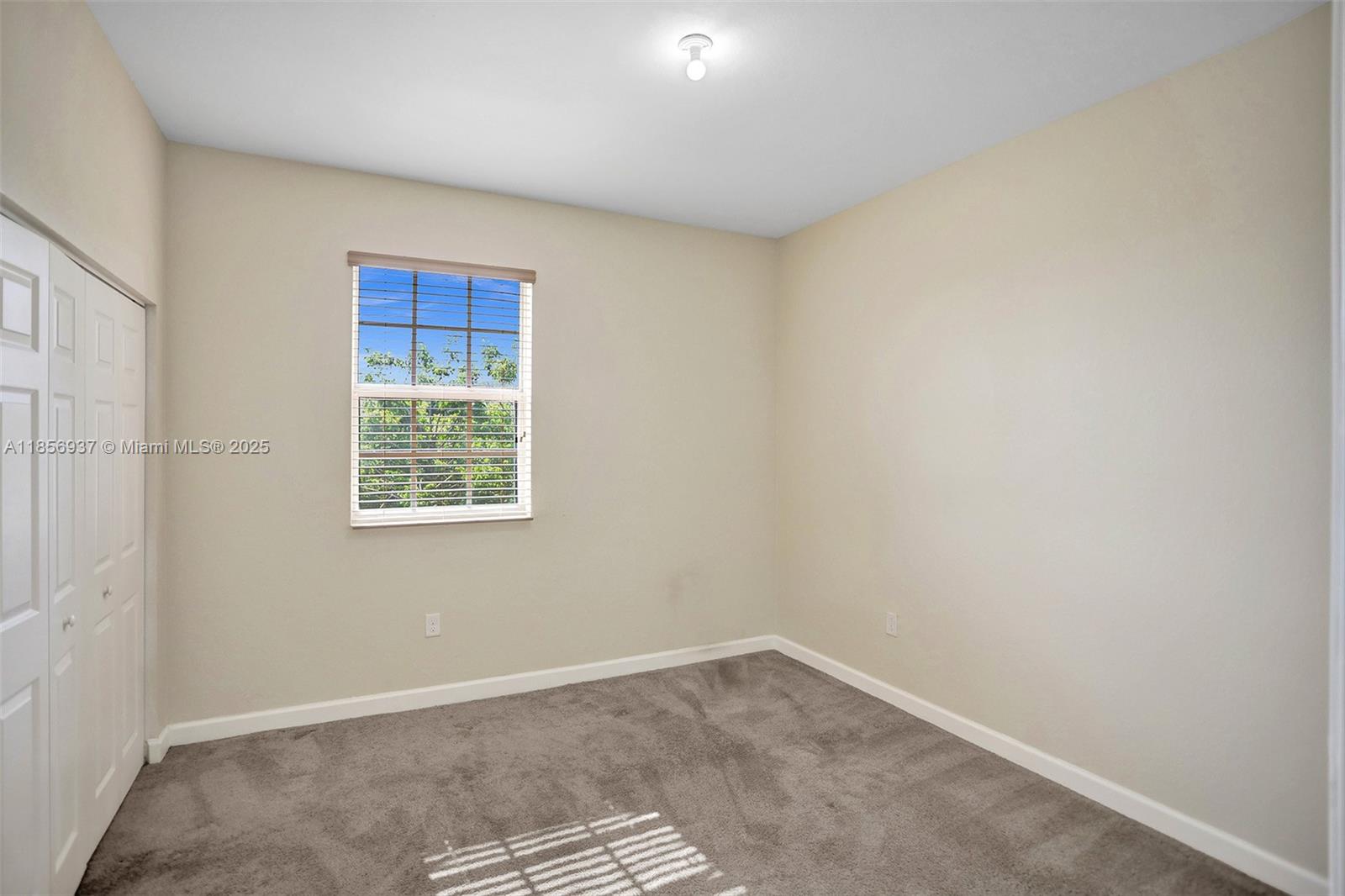 KENDALL COMMONS RESIDENTI - Residential Lease