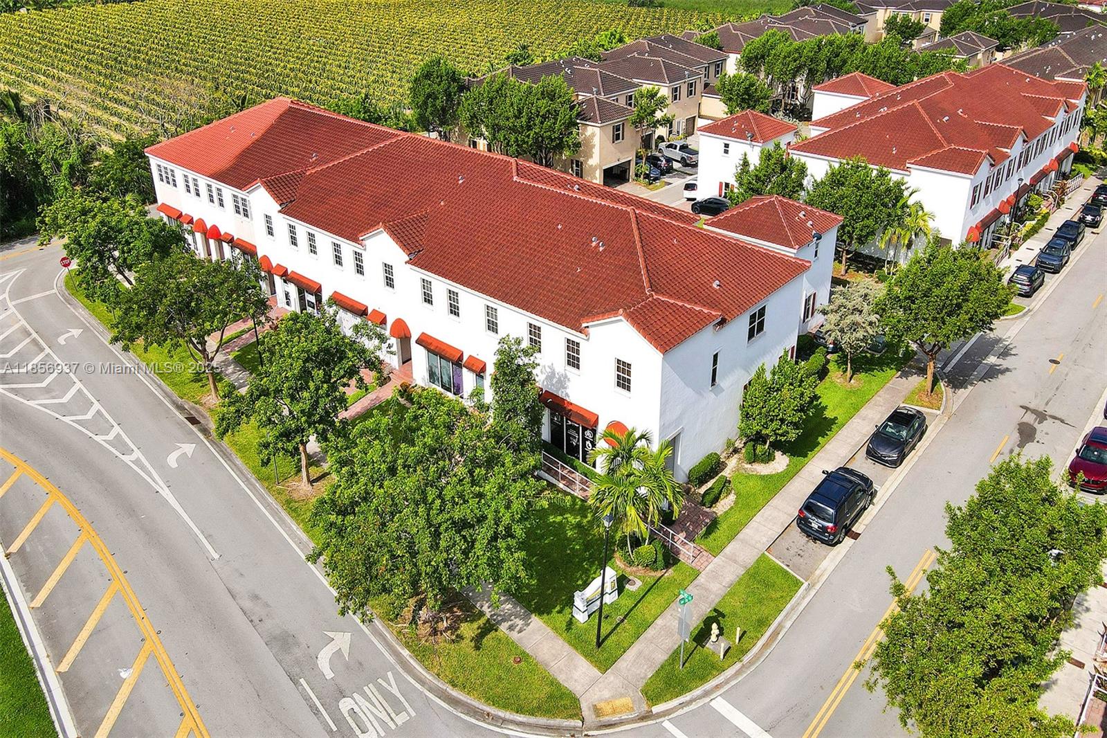 KENDALL COMMONS RESIDENTI - Residential Lease