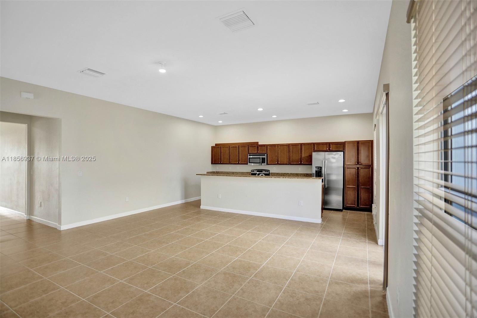KENDALL COMMONS RESIDENTI - Residential Lease