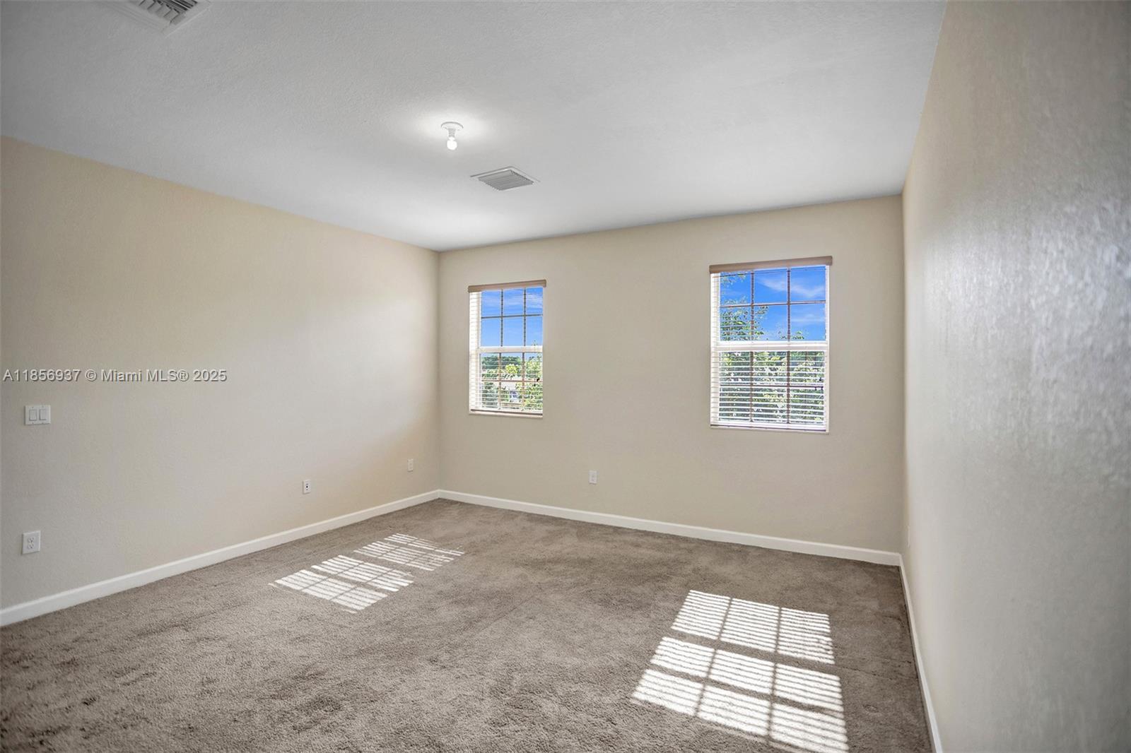 KENDALL COMMONS RESIDENTI - Residential Lease