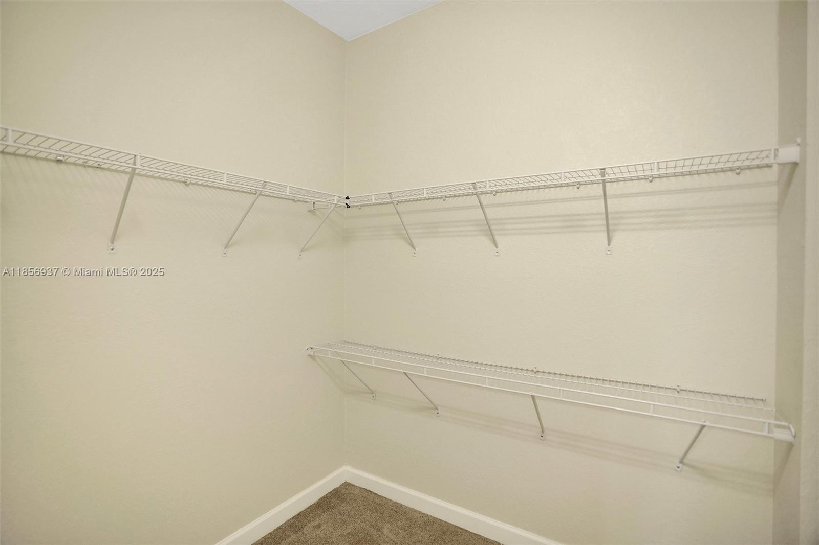 KENDALL COMMONS RESIDENTI - Residential Lease