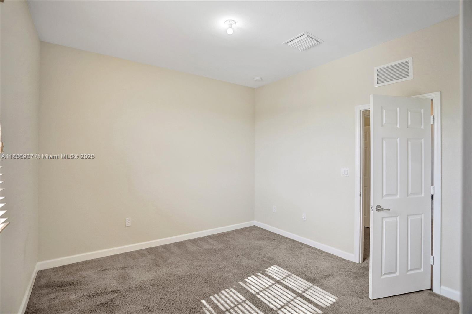 KENDALL COMMONS RESIDENTI - Residential Lease