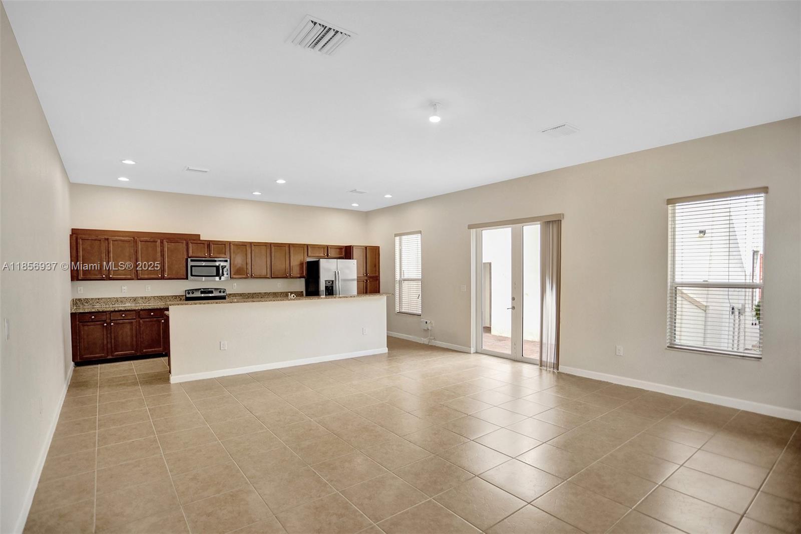 KENDALL COMMONS RESIDENTI - Residential Lease