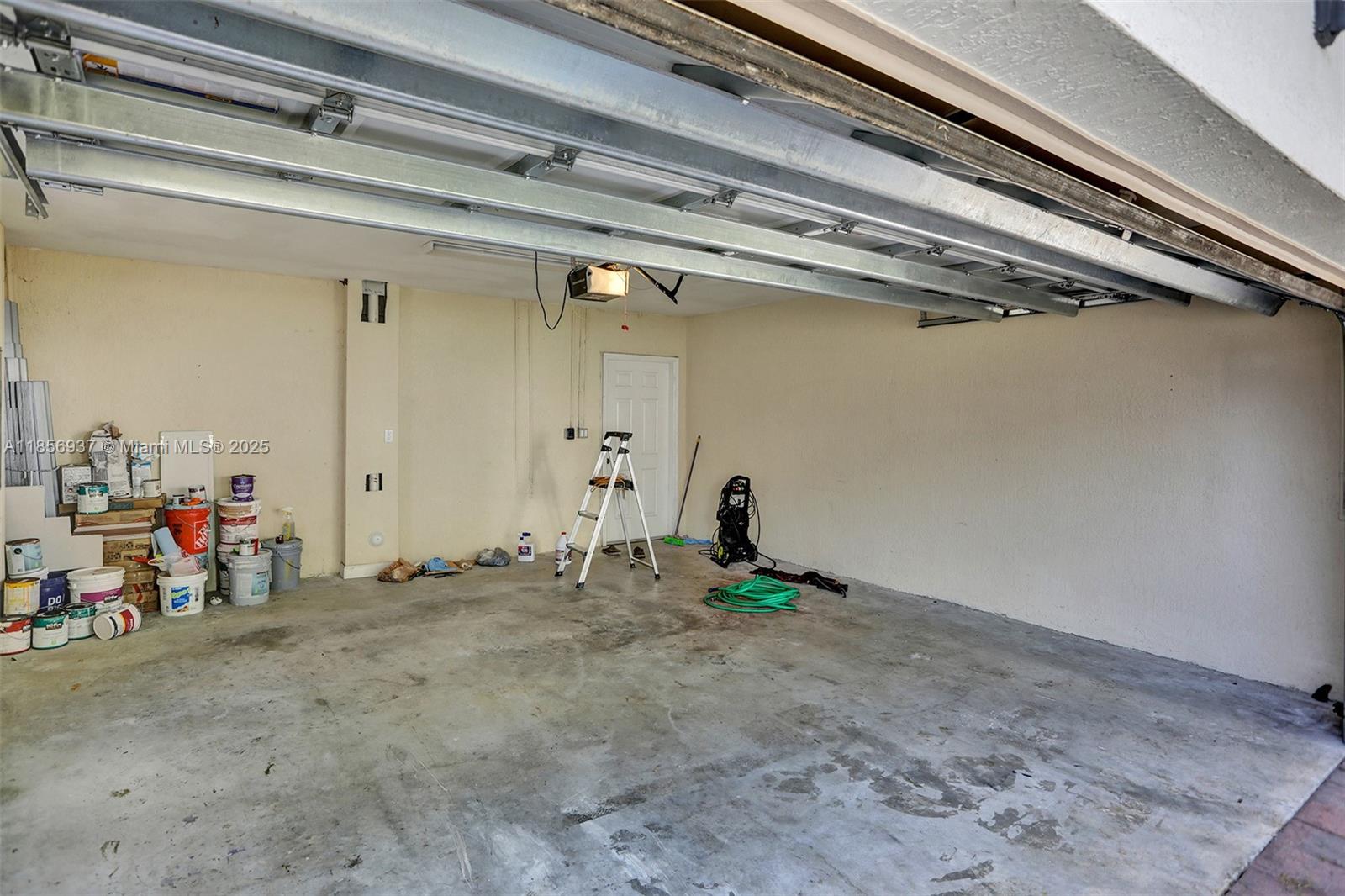 KENDALL COMMONS RESIDENTI - Residential Lease