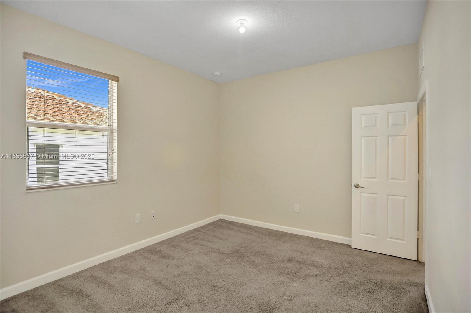 KENDALL COMMONS RESIDENTI - Residential Lease