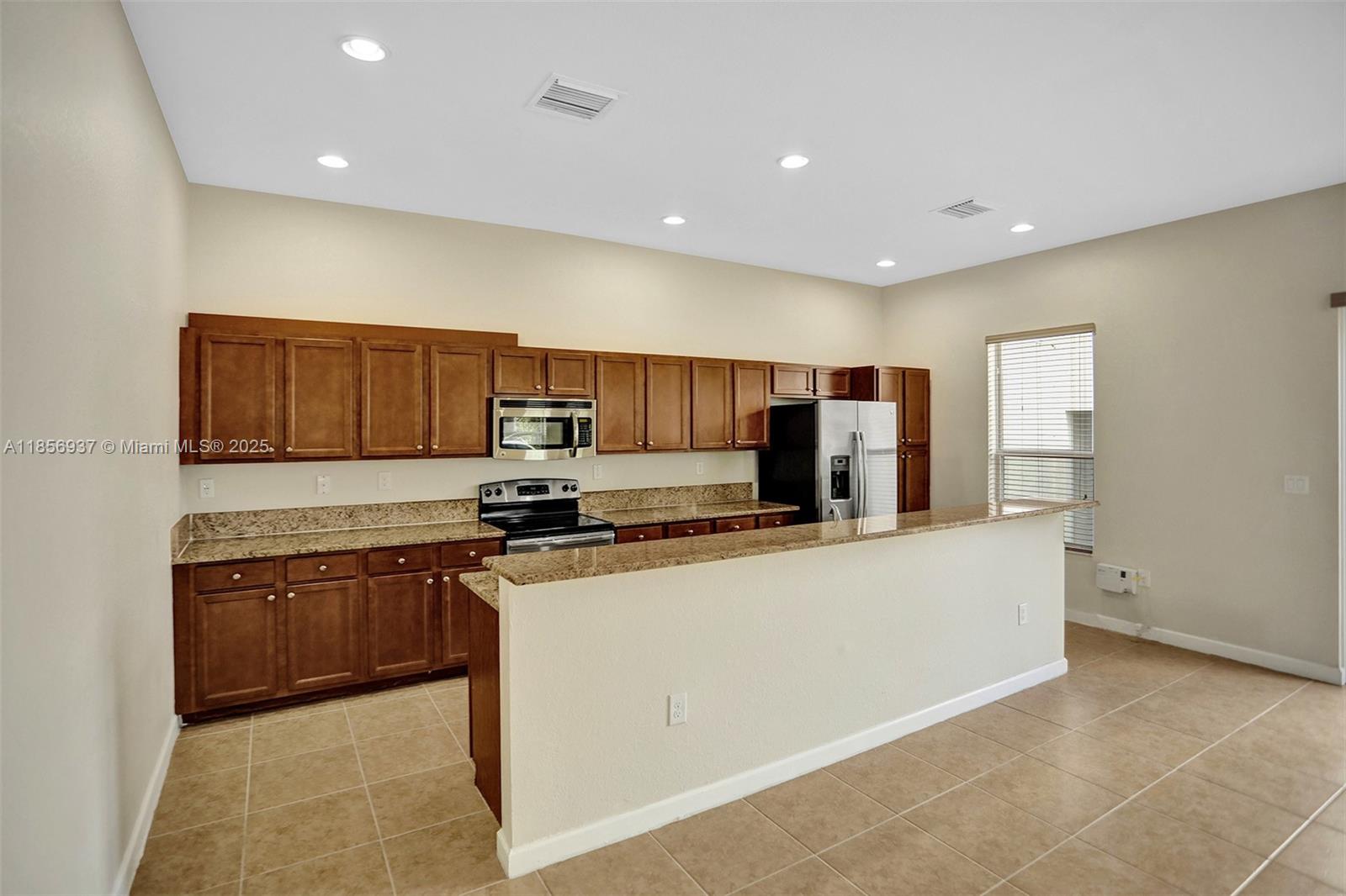 KENDALL COMMONS RESIDENTI - Residential Lease