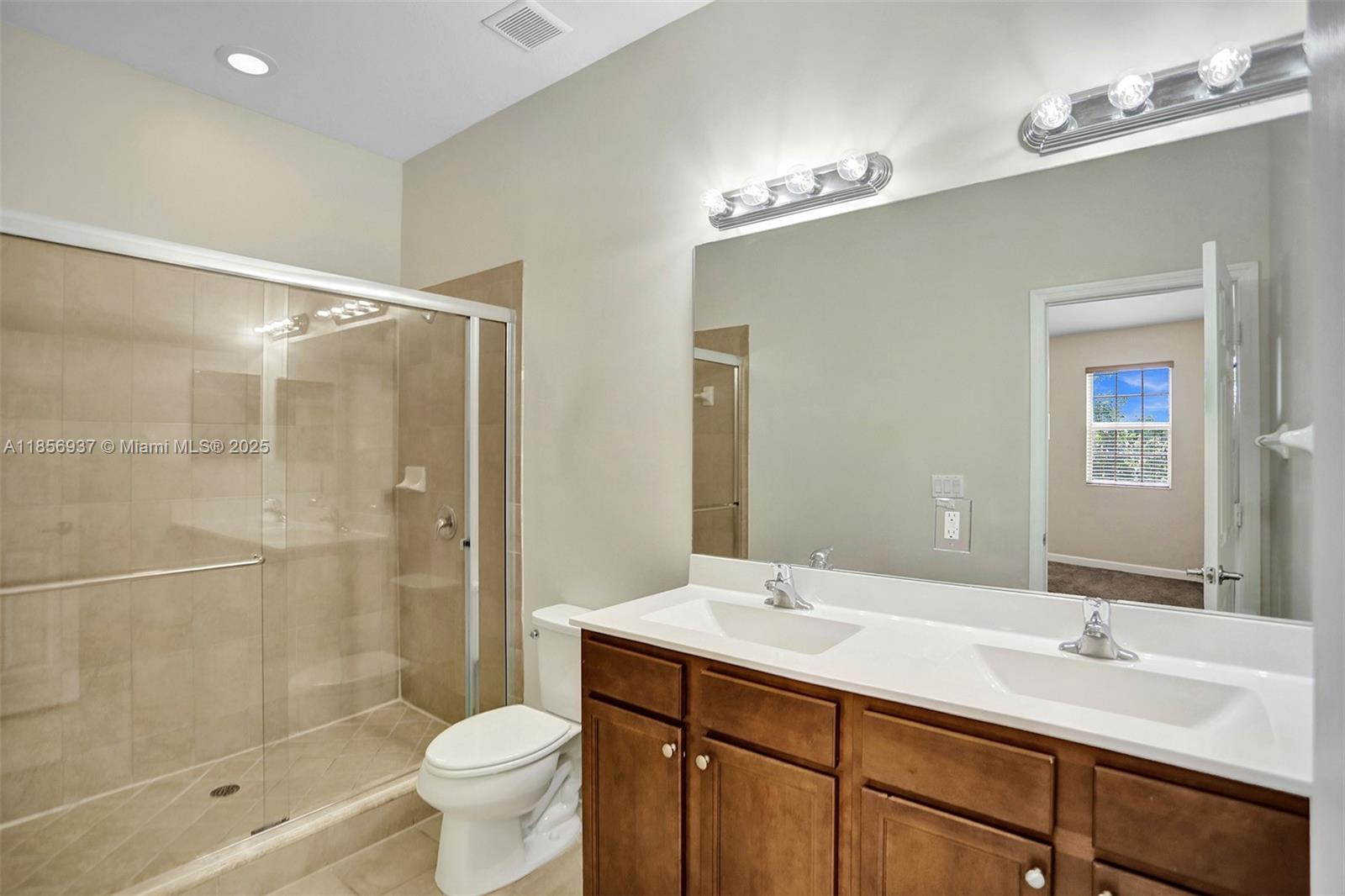 KENDALL COMMONS RESIDENTI - Residential Lease