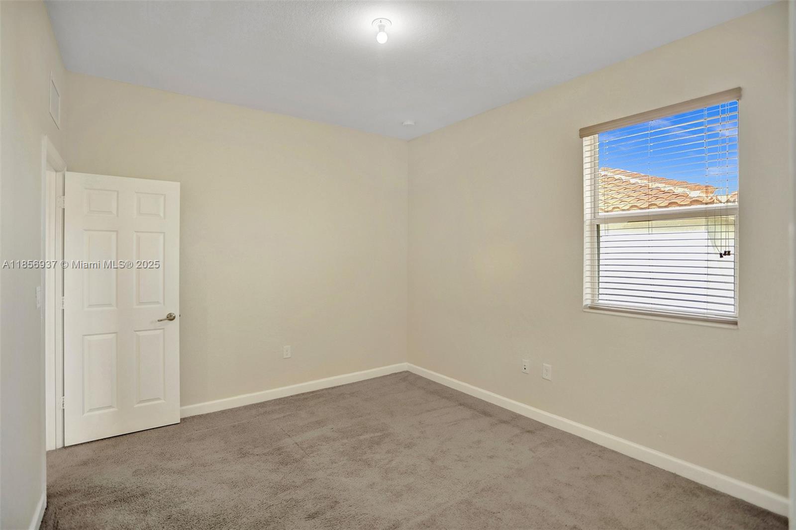 KENDALL COMMONS RESIDENTI - Residential Lease