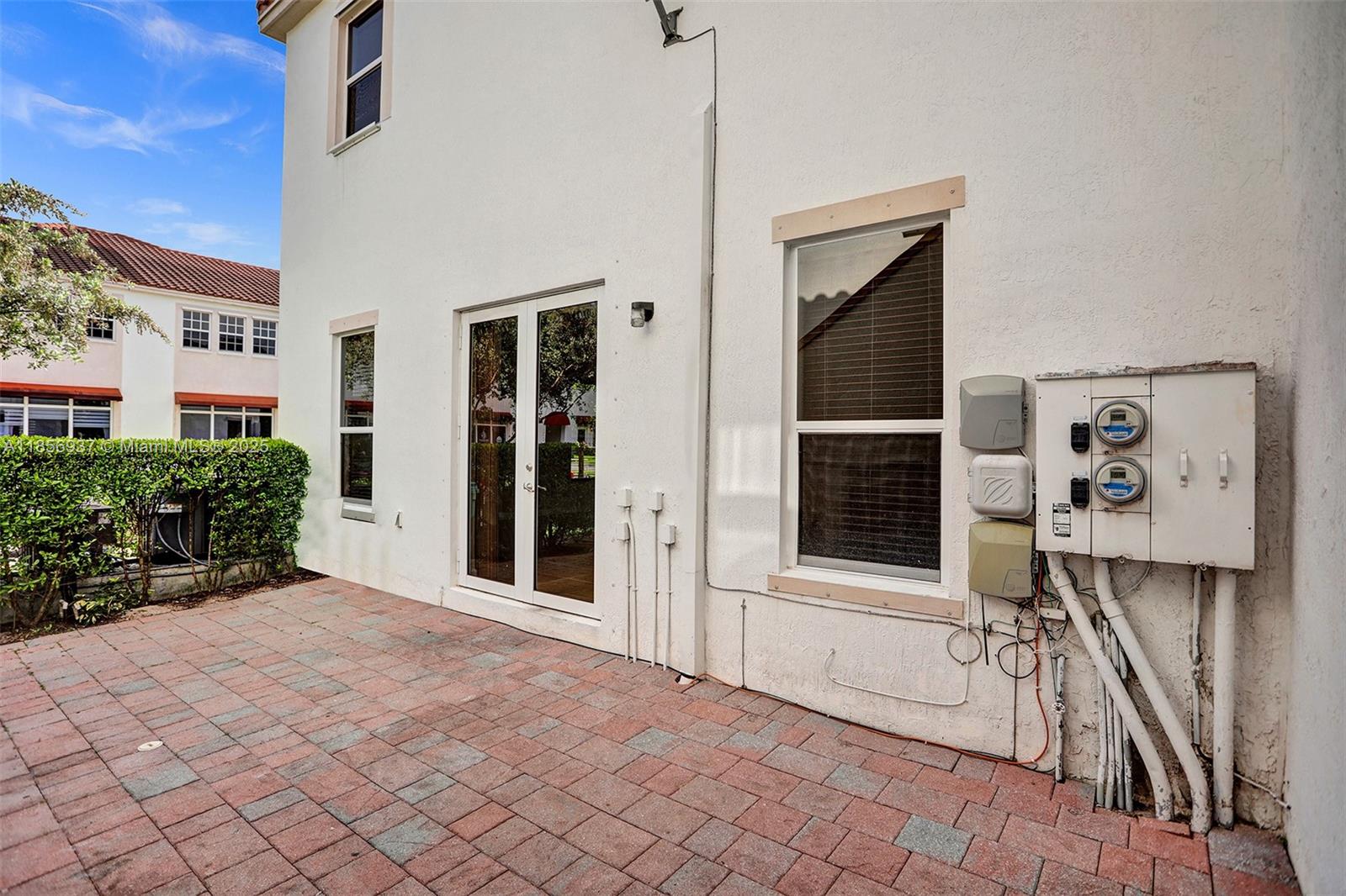KENDALL COMMONS RESIDENTI - Residential Lease
