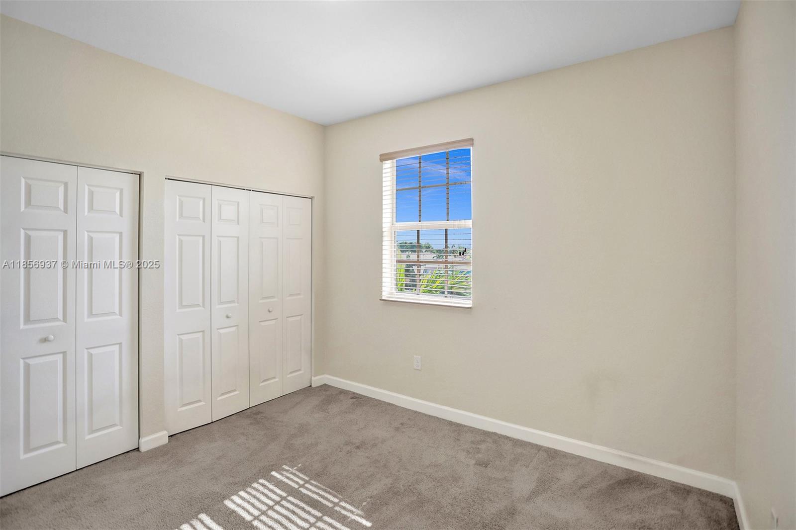 KENDALL COMMONS RESIDENTI - Residential Lease