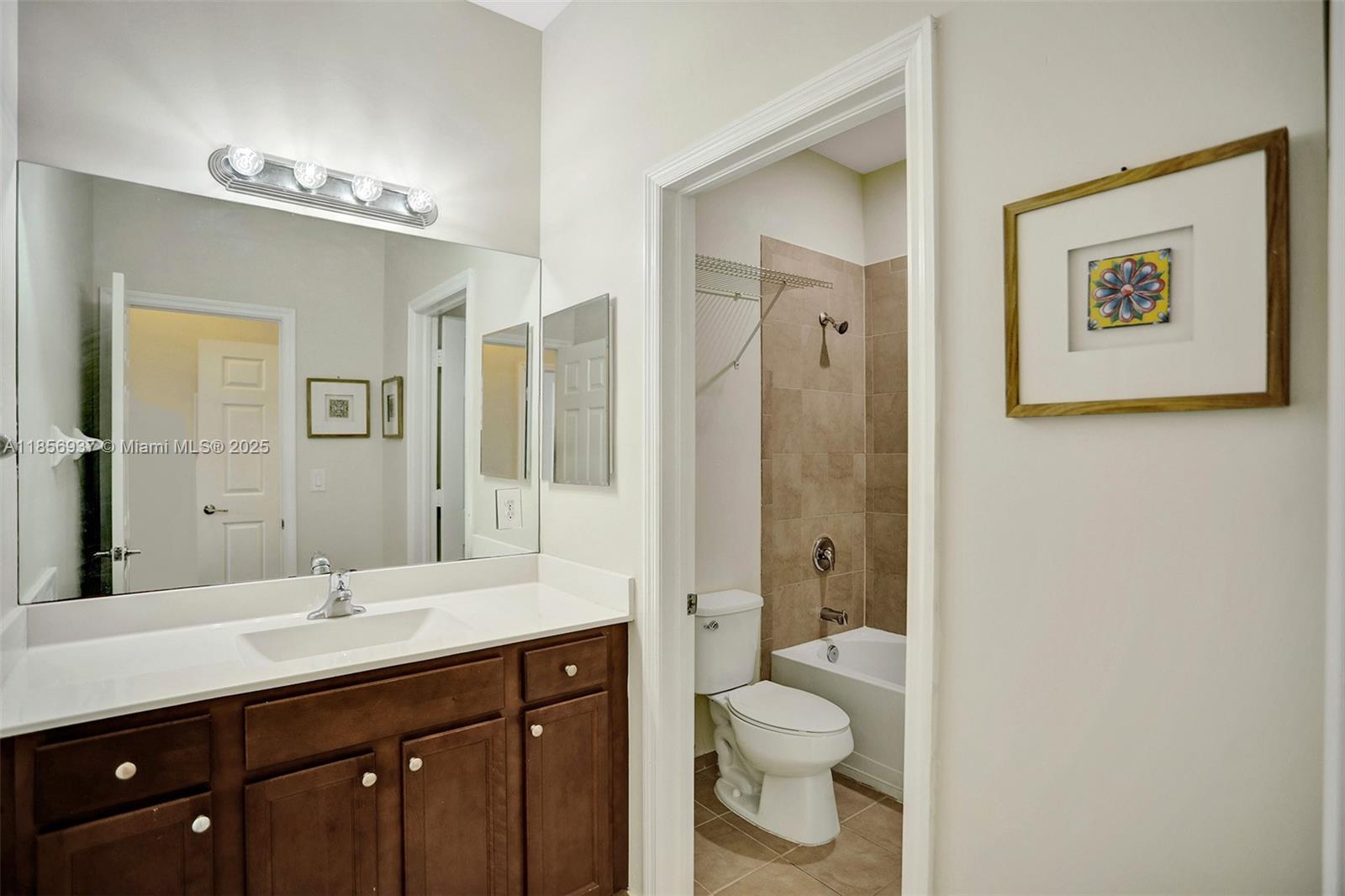 KENDALL COMMONS RESIDENTI - Residential Lease
