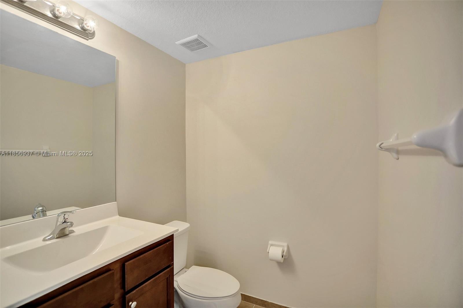 KENDALL COMMONS RESIDENTI - Residential Lease