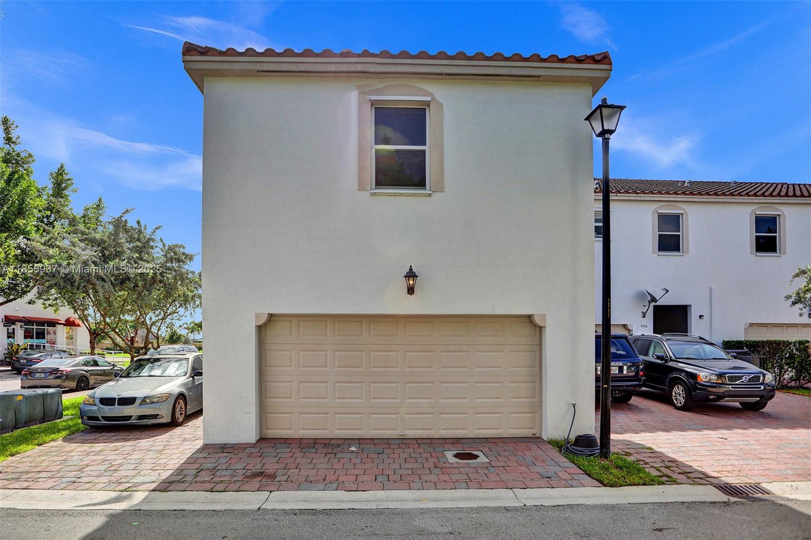 KENDALL COMMONS RESIDENTI - Residential Lease