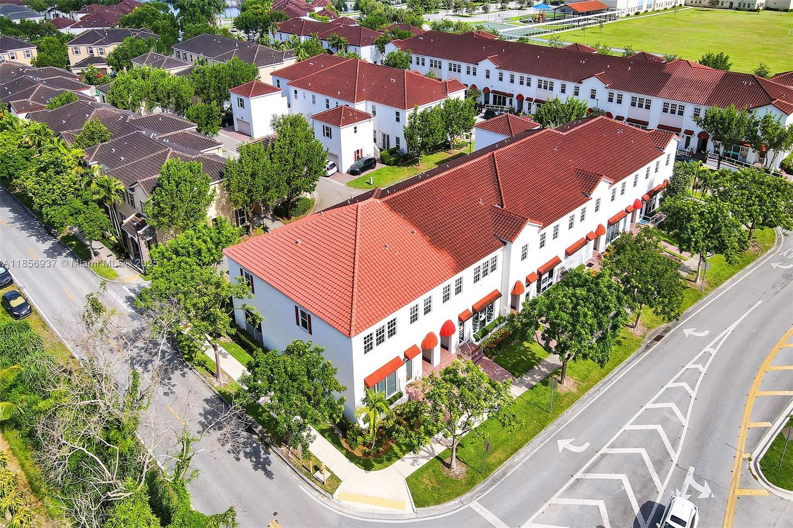KENDALL COMMONS RESIDENTI - Residential Lease