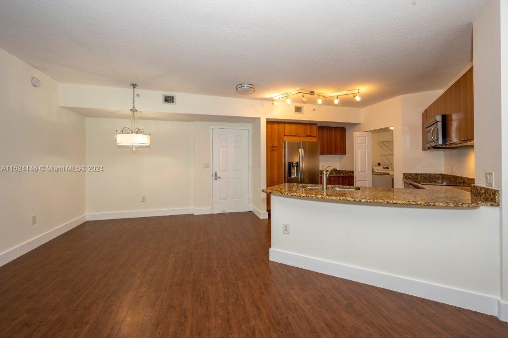 VERANDA CONDO - Residential Lease