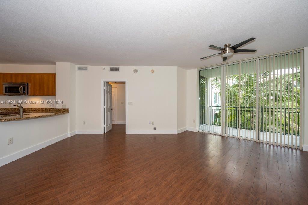 VERANDA CONDO - Residential Lease