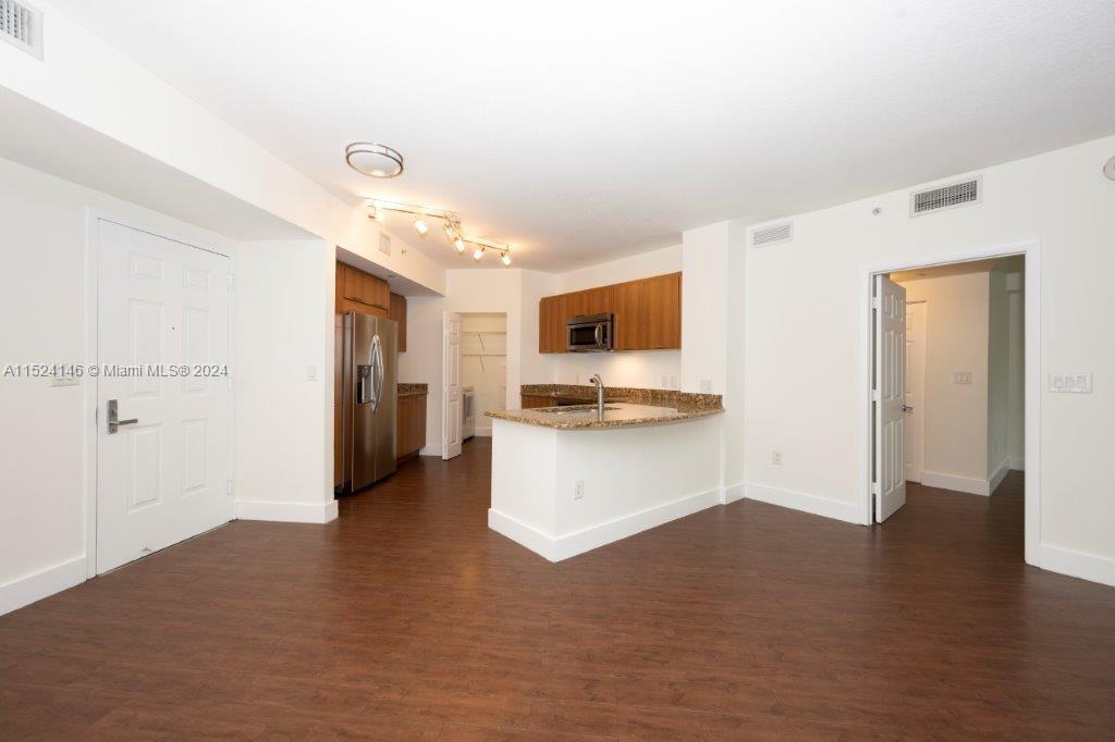 VERANDA CONDO - Residential Lease