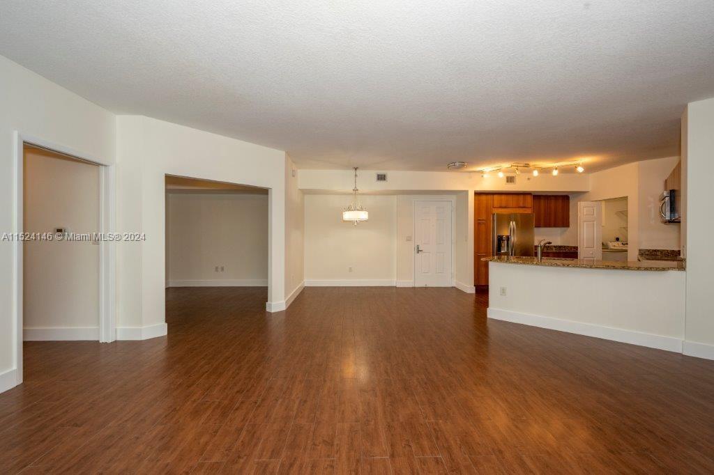 VERANDA CONDO - Residential Lease