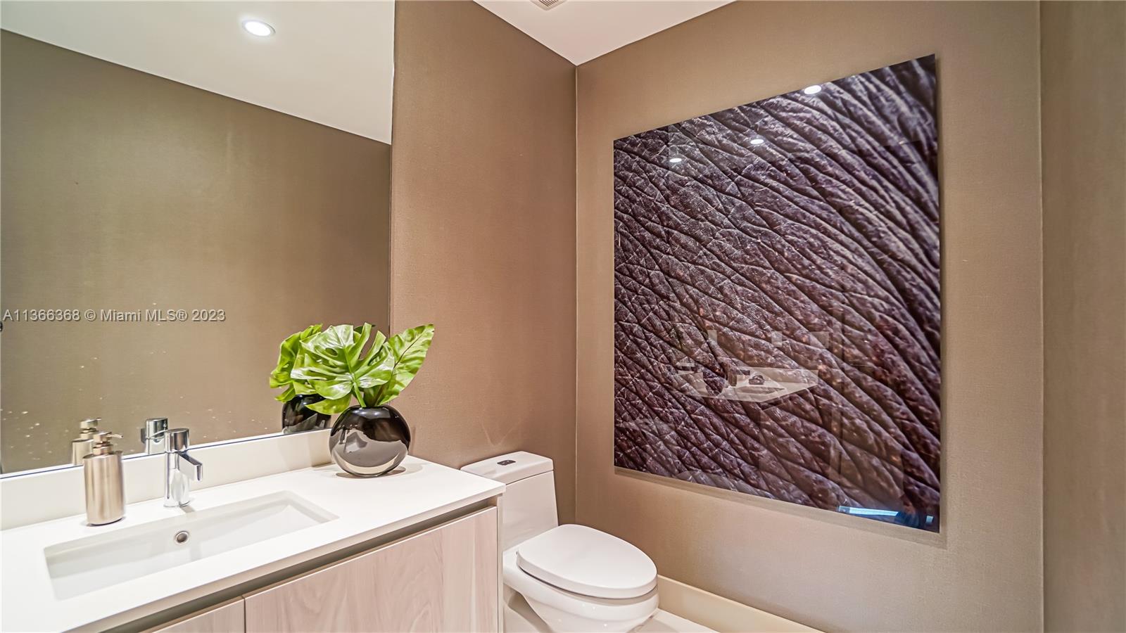 ONE PARAISO CONDO - Residential