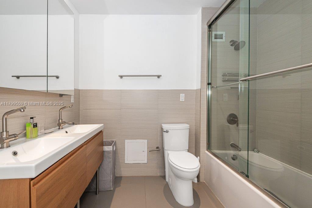 RONEY PALACE CONDO - Residential Lease