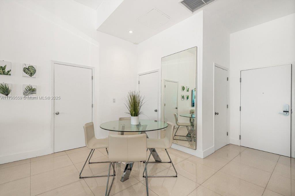 RONEY PALACE CONDO - Residential Lease