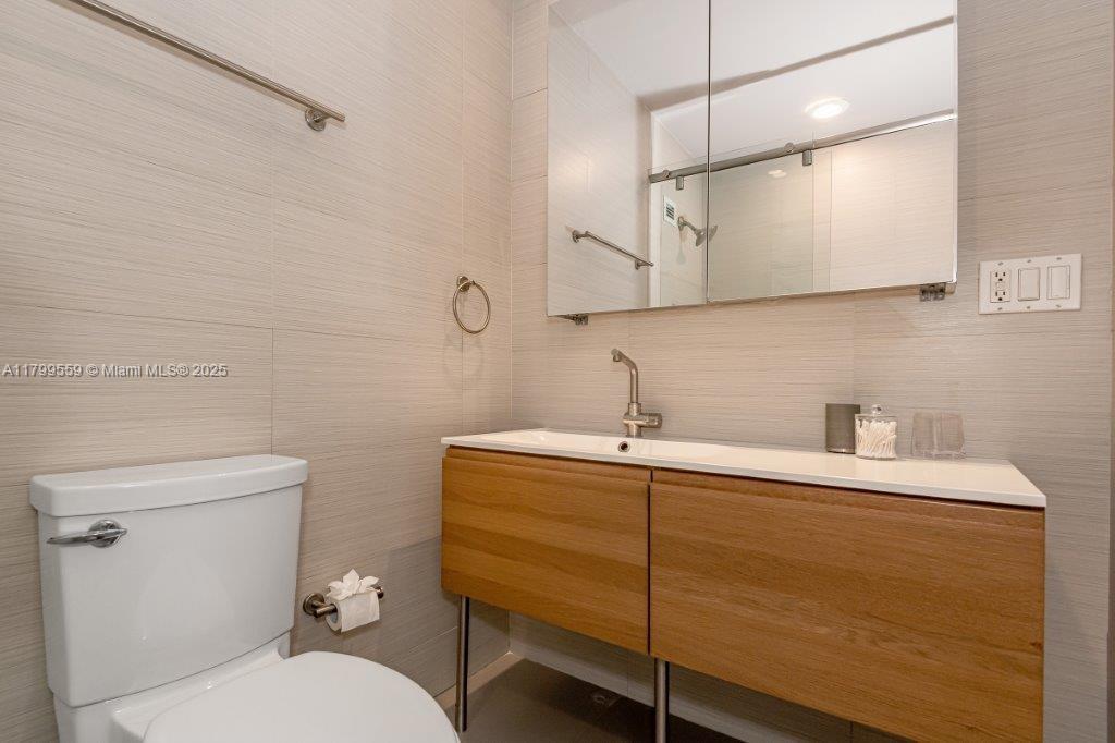 RONEY PALACE CONDO - Residential Lease